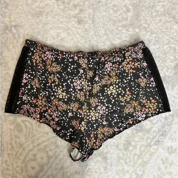 Victoria’s Secret Floral & Lace 2 Piece Pajama Set - Picture 3 of 4